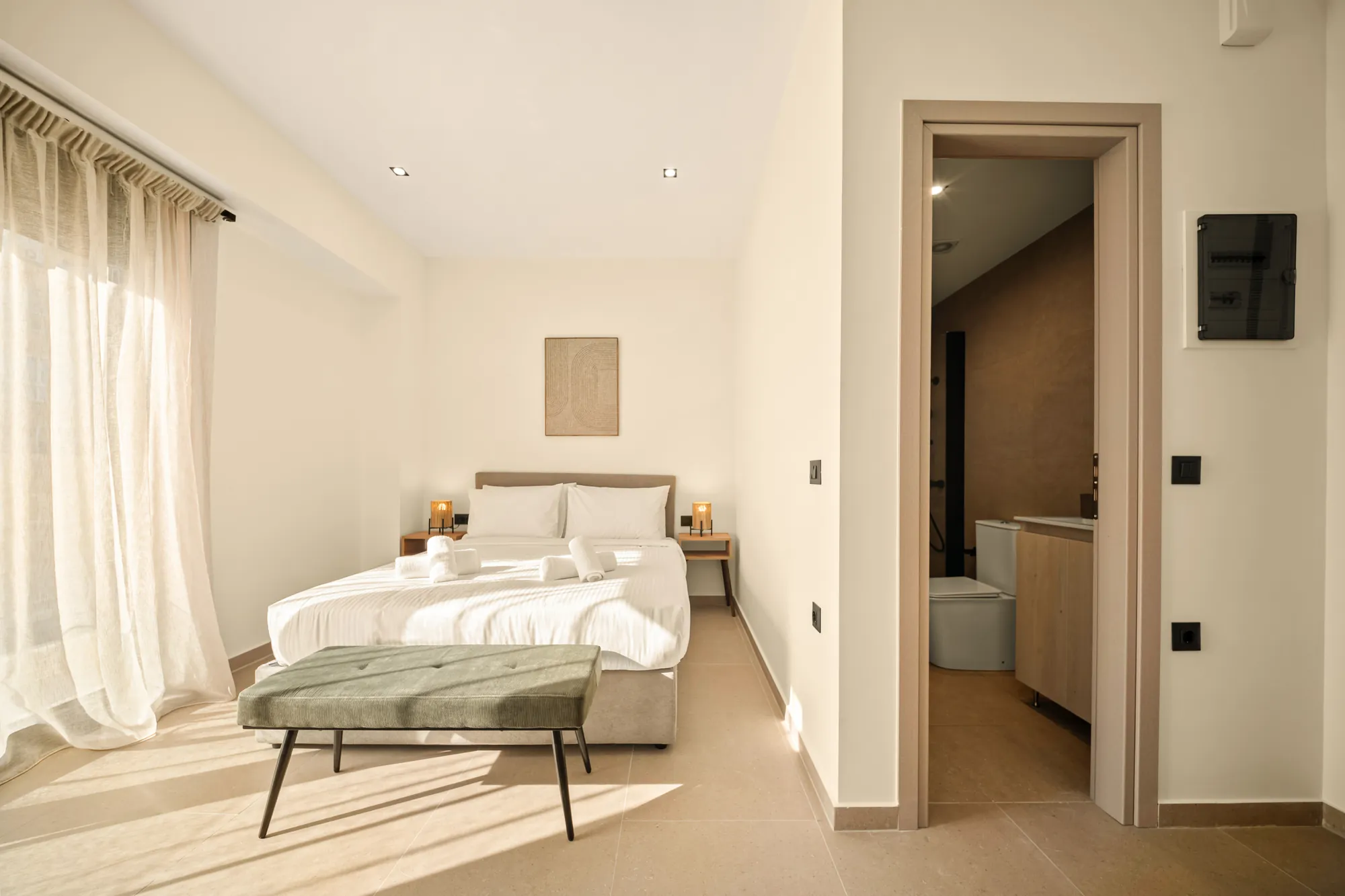 ORMOS Piraeus, the bed, the bench and the open door to the bathroom