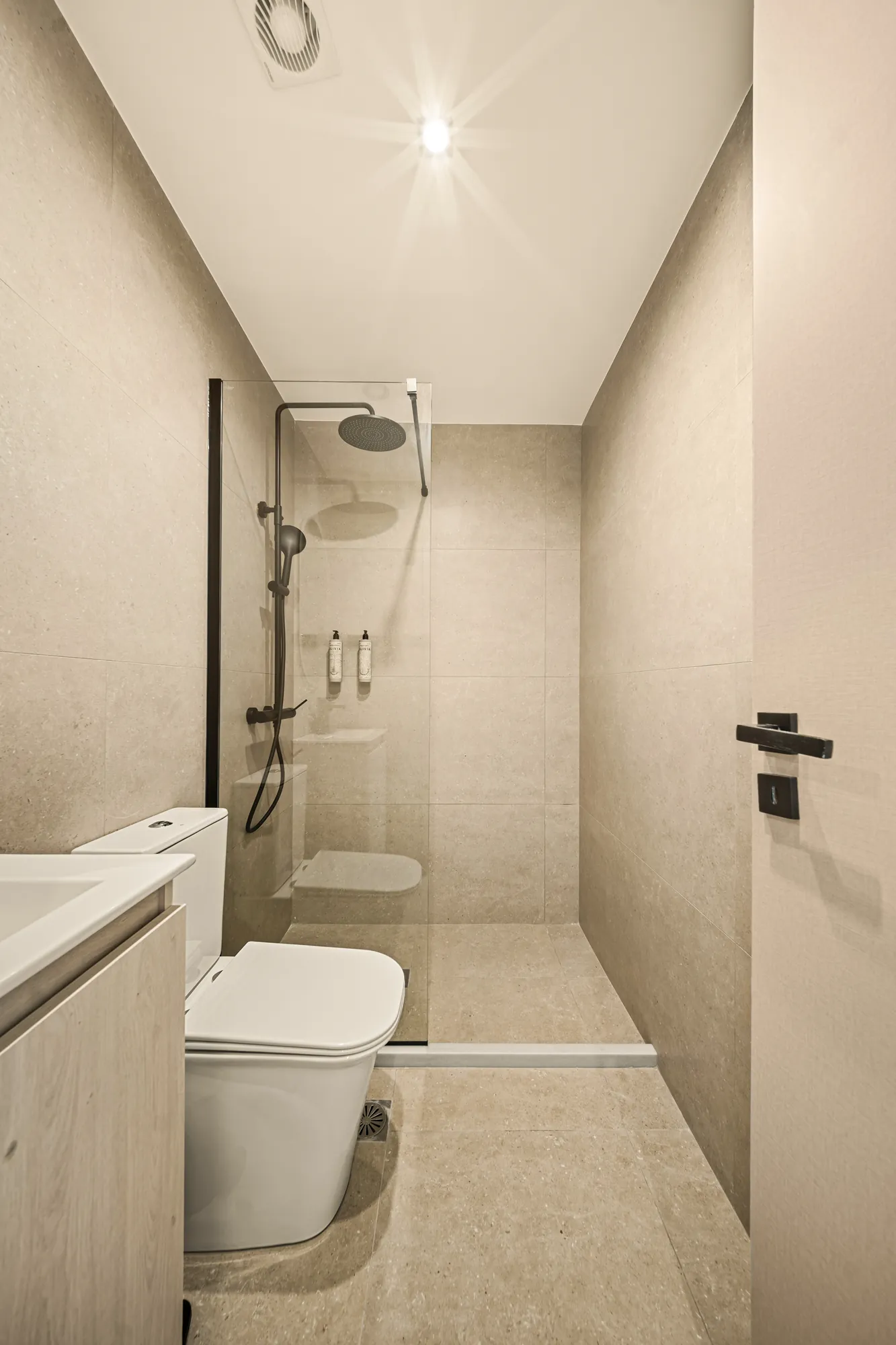 ORMOS Piraeus, the walk in shower and the bathroom from the door