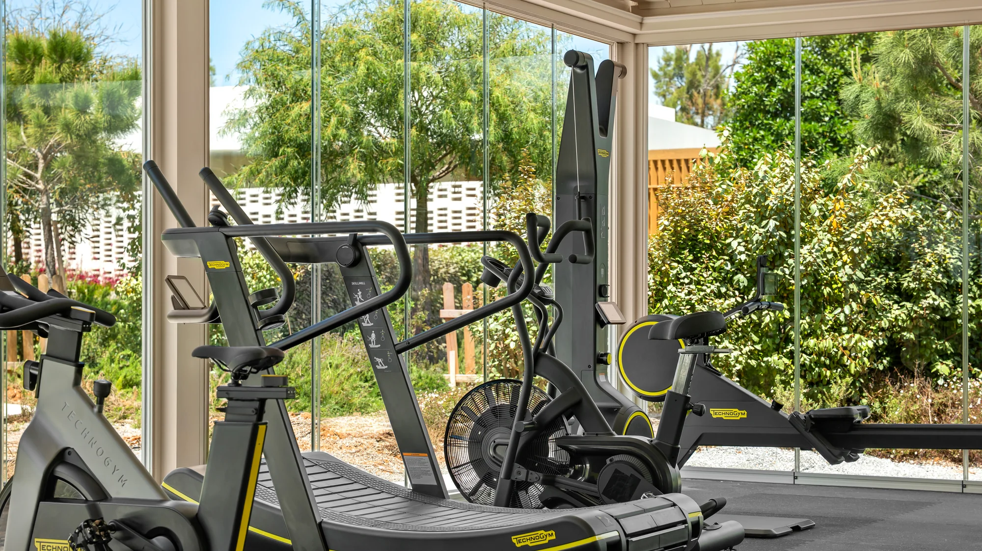 One&Only Aesthesis, the gym with a garden view