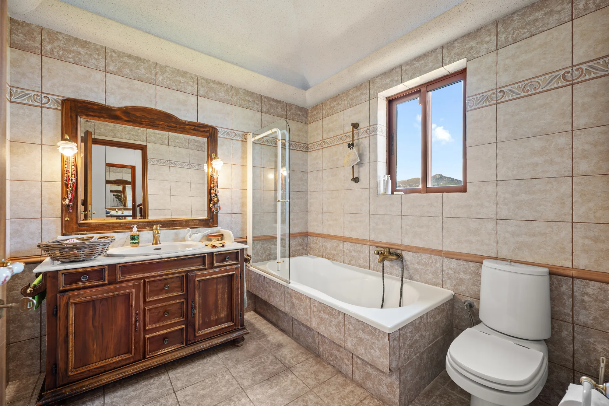 Verde Vista, bathroom with a timber vanity