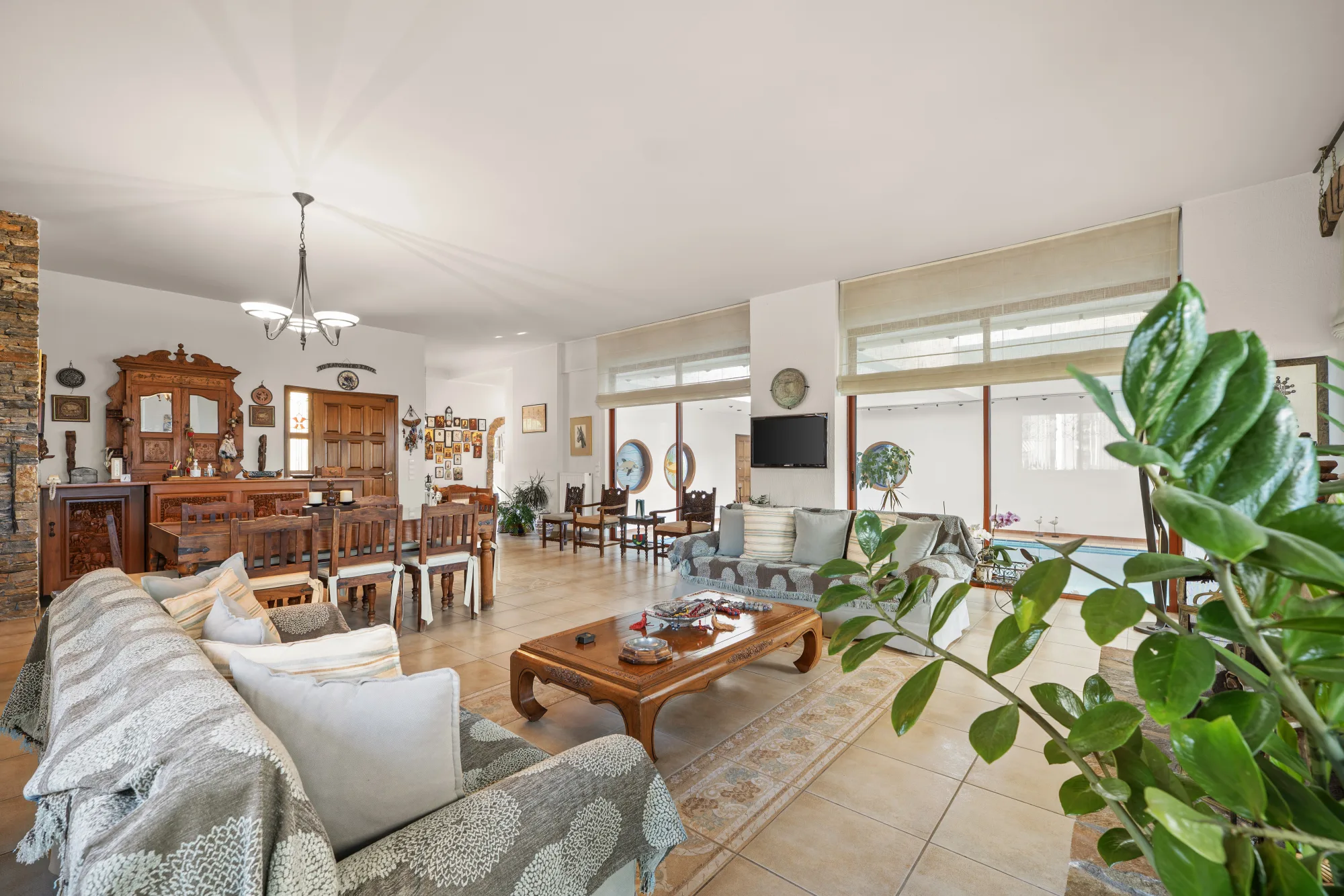 Verde Vista, living room with timber detail and planting