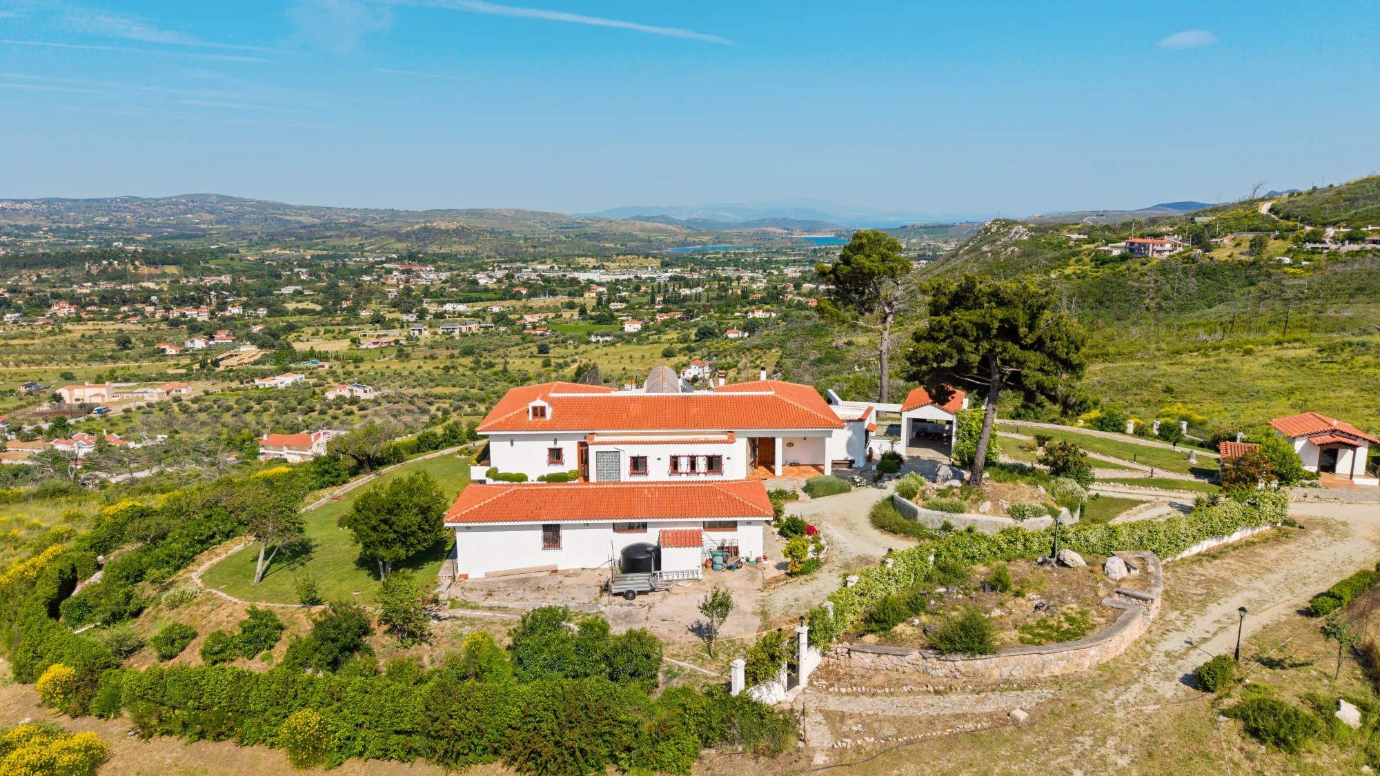 Verde Vista, aerial of the estate above the valley and plain