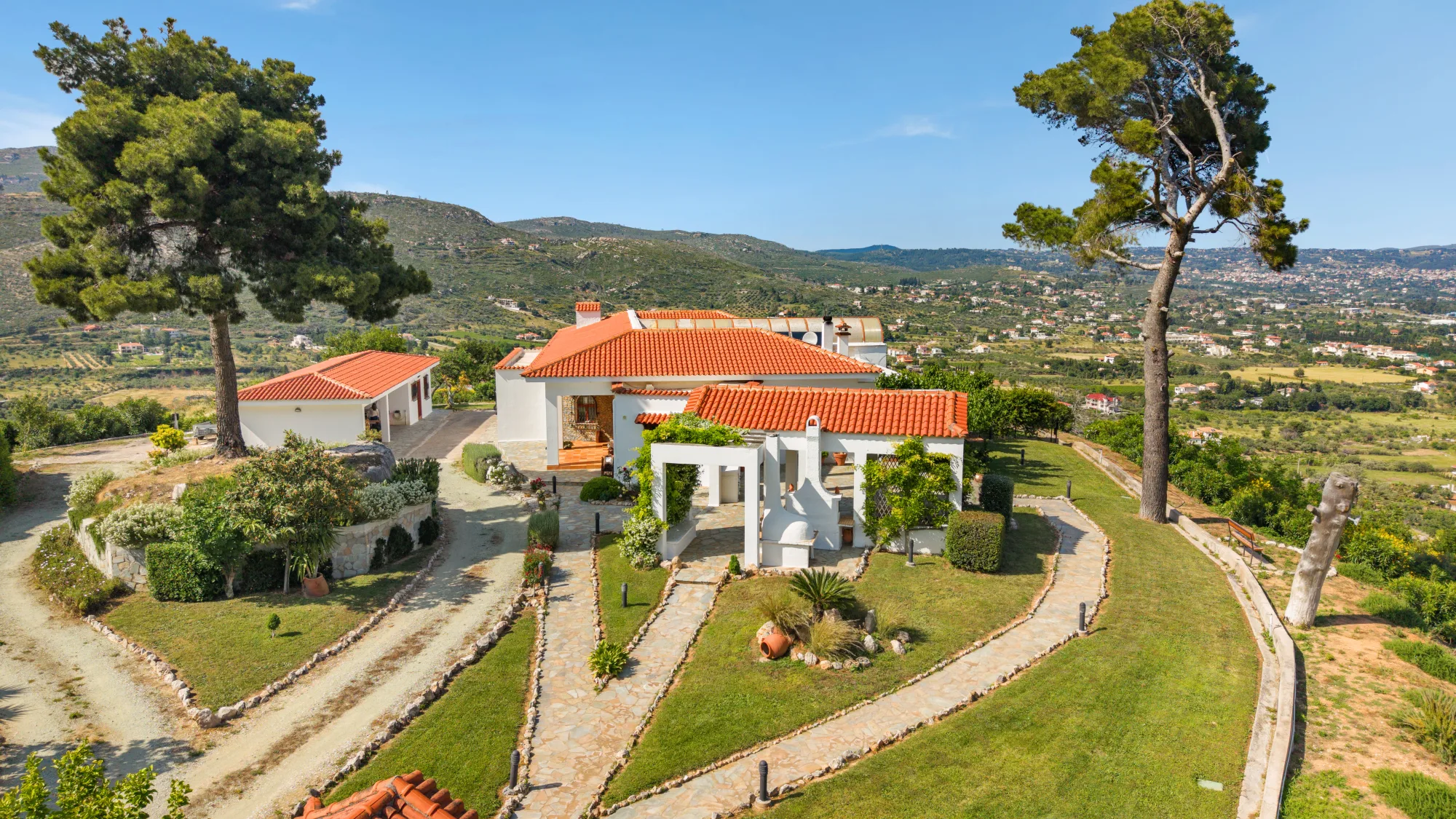Verde Vista, aerial of the house, gardens and valley