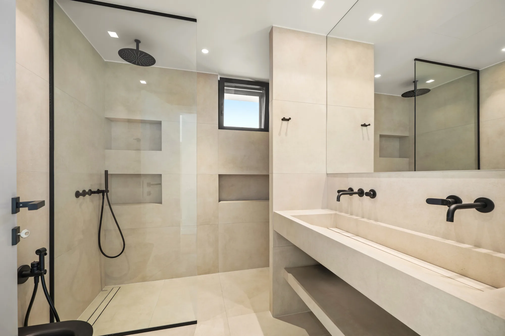 Villa Eden, bathroom with walk-in shower and stone vanity