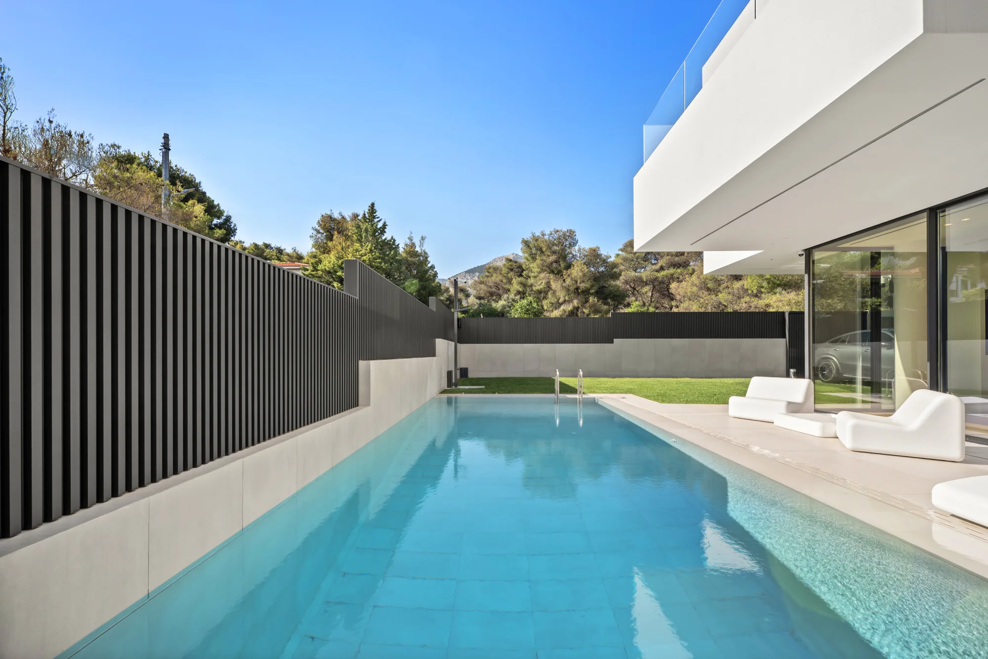 Villa Eden, pool and garden in daylight