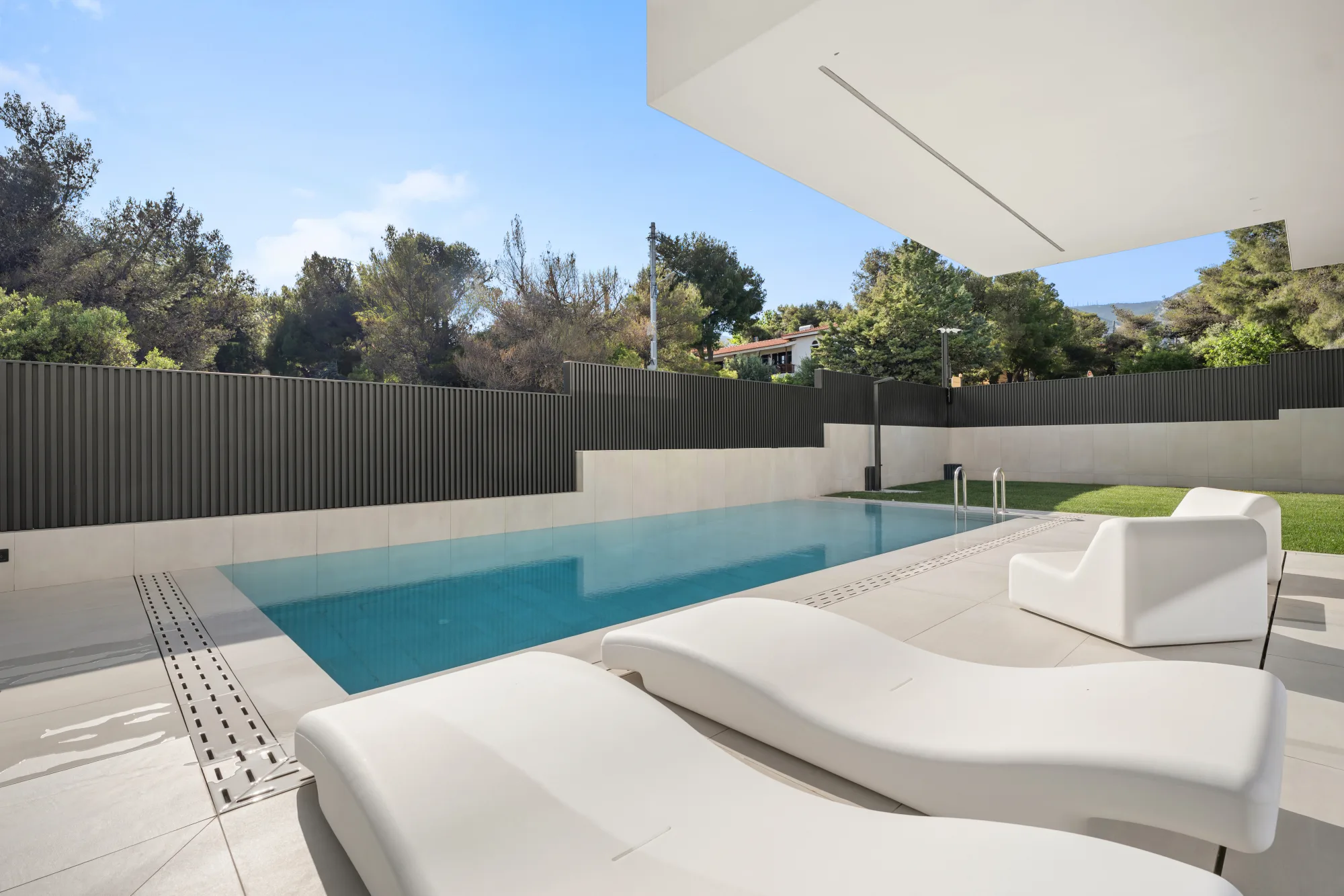Villa Eden, pool and garden with loungers