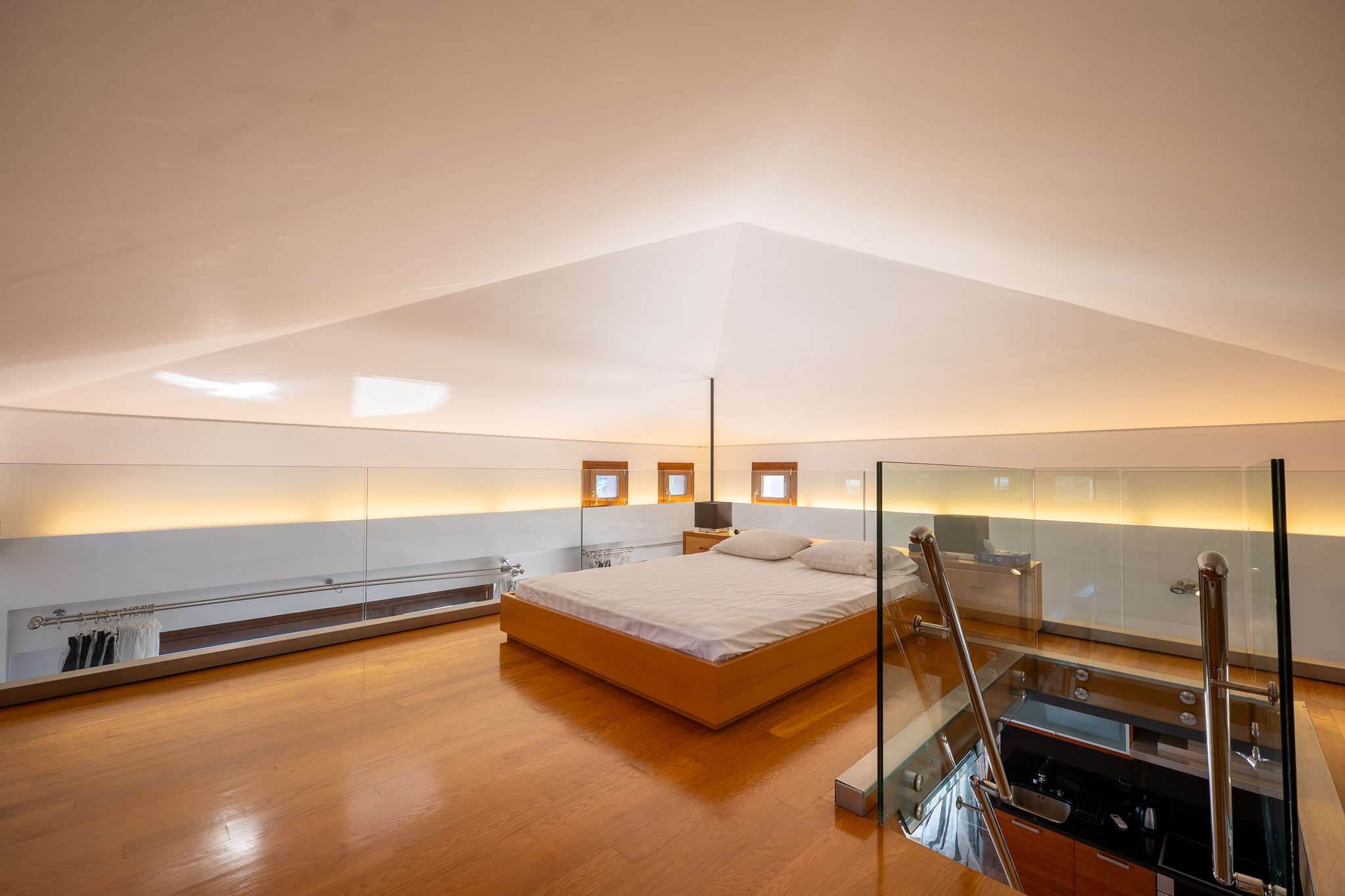 Villa Selene, attic bedroom with cove lighting